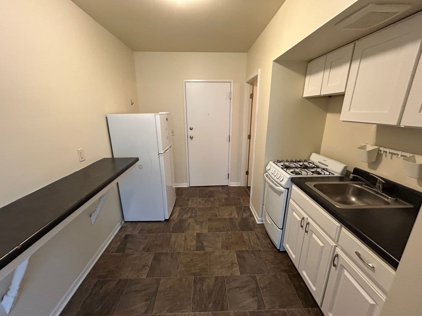 Milwaukee Apartment: 1819 N. Cambridge Ave.