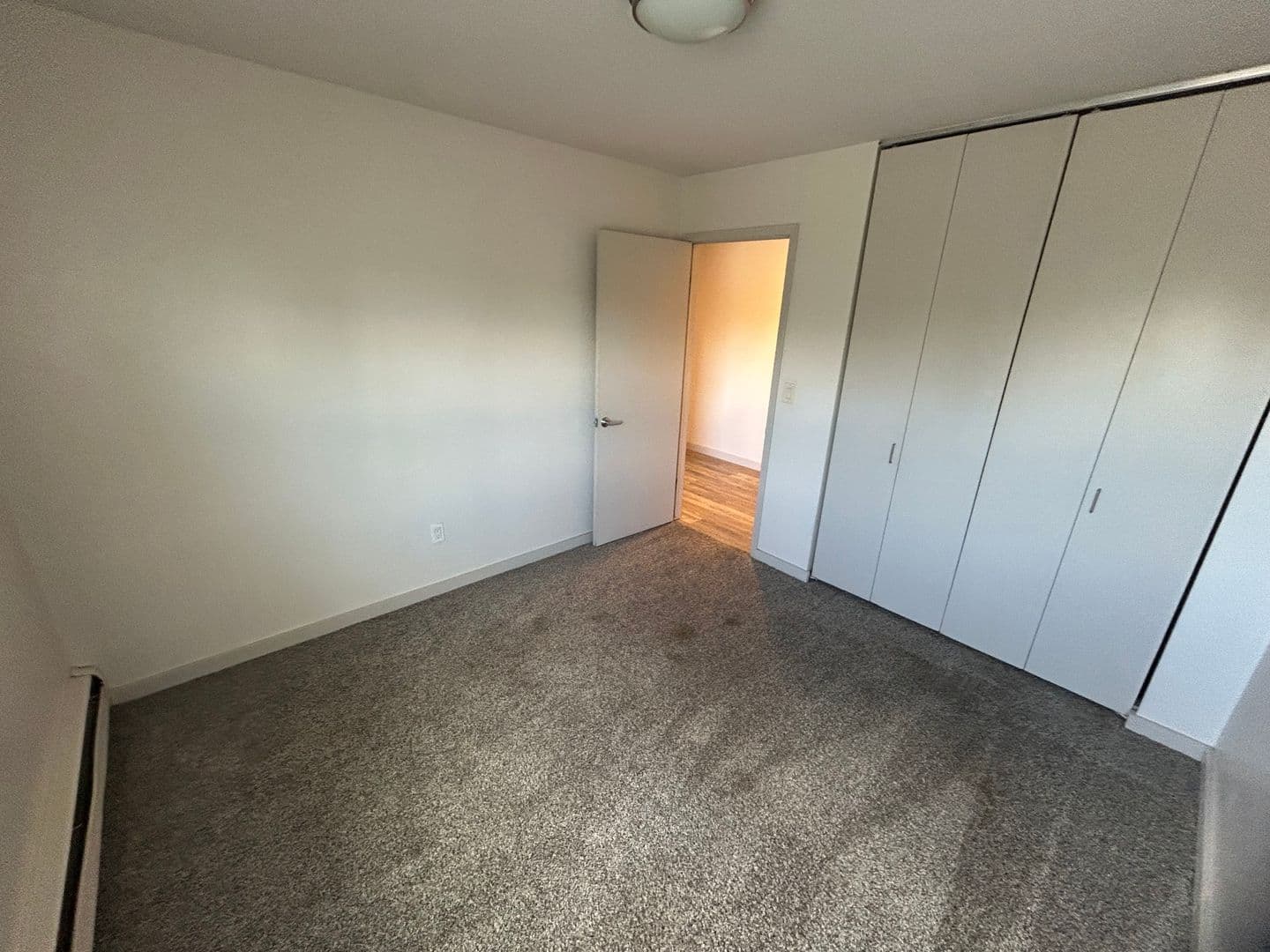 Milwaukee Apartment: 2867 S. Kinnickinnic Ave.