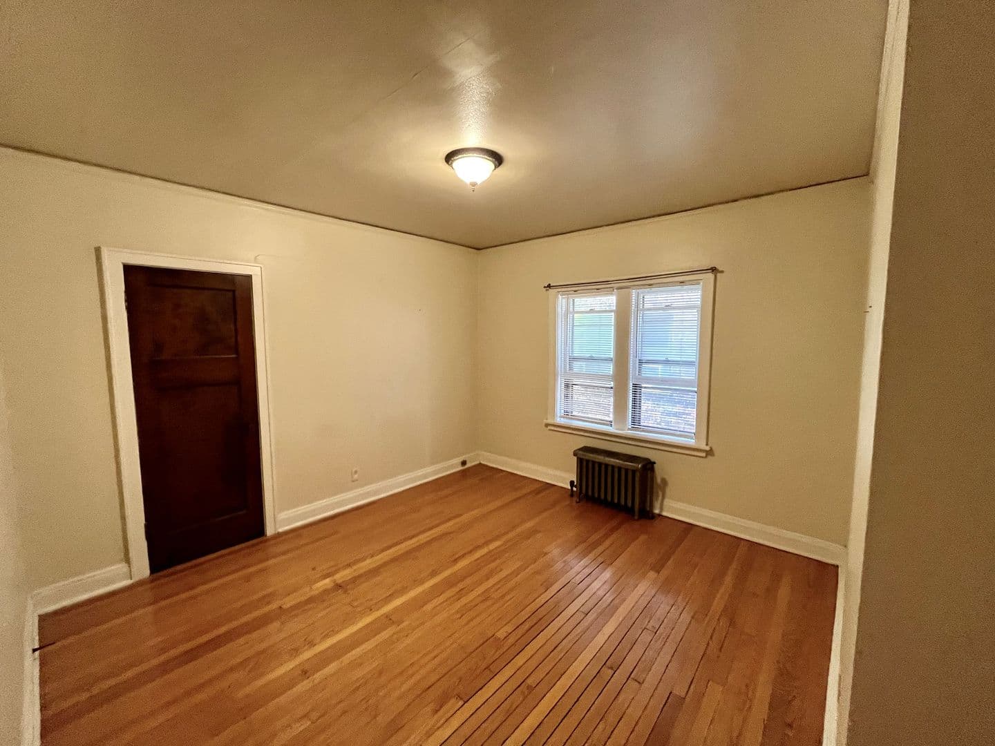 Shorewood Apartment: 4422 N Oakland Ave