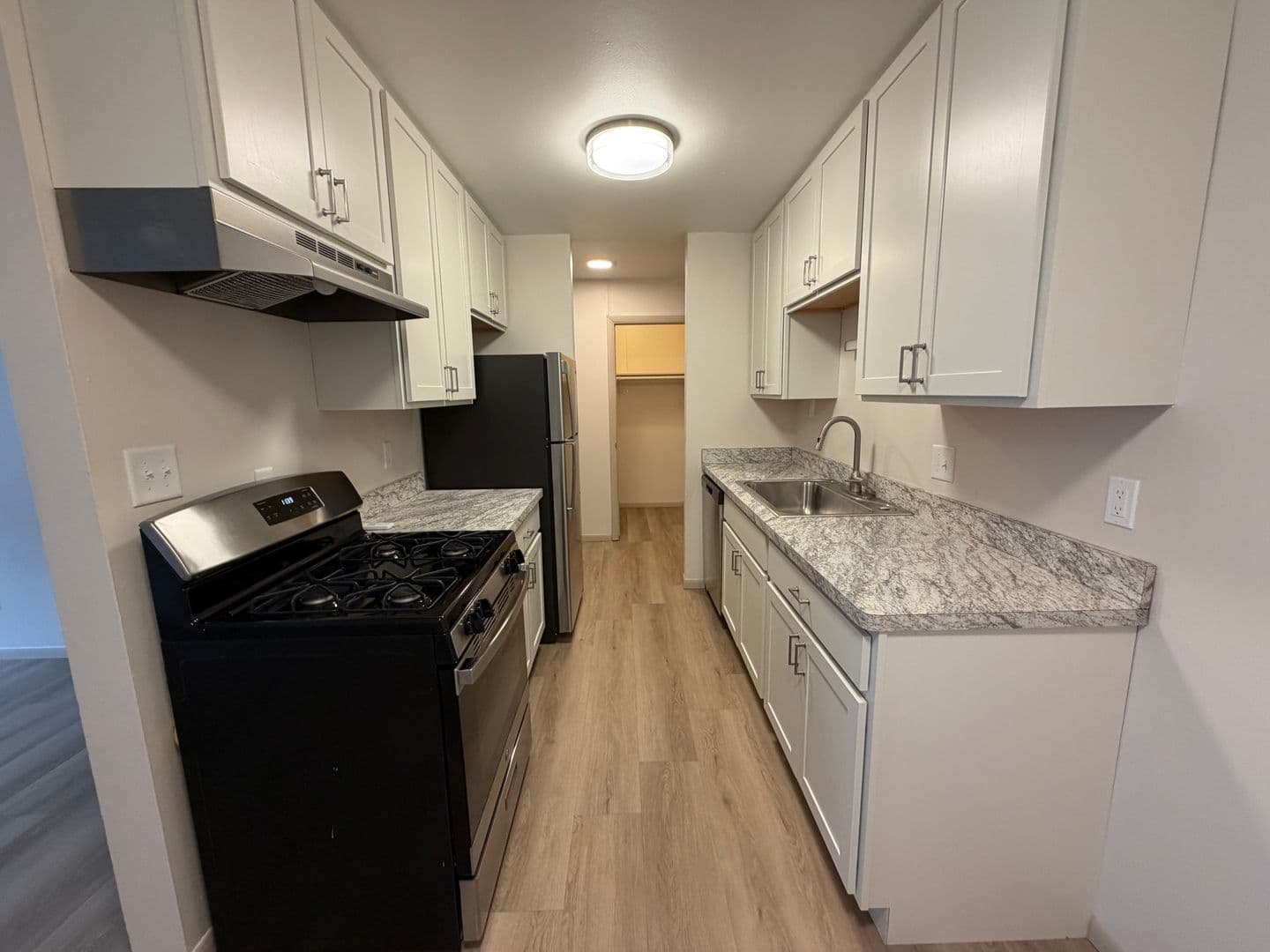 Green Bay Apartment: 1694 Shawano Ave