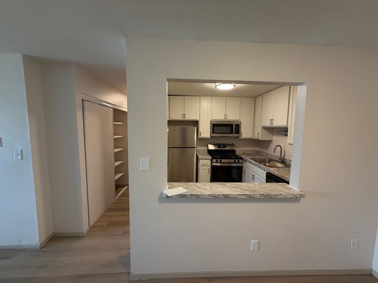Green Bay Apartment: 1670 Shawano Ave