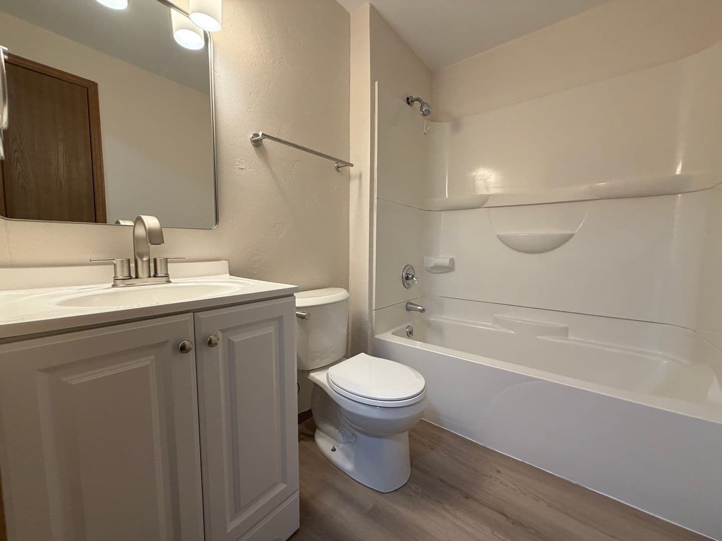 Green Bay Apartment: 2709 Humboldt Rd