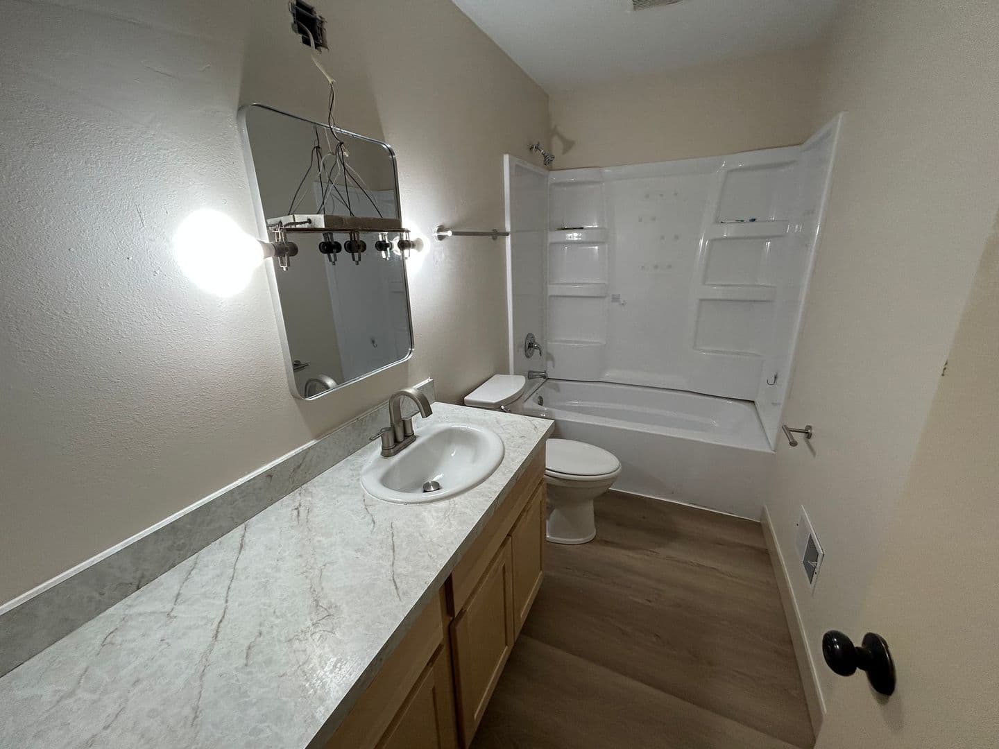 Appleton Apartment: 40 Bluemound Ct