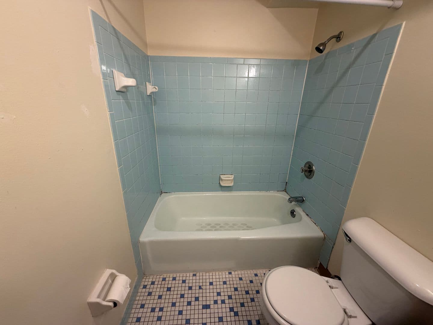 Green Bay Apartment: 1668 Shawano Ave