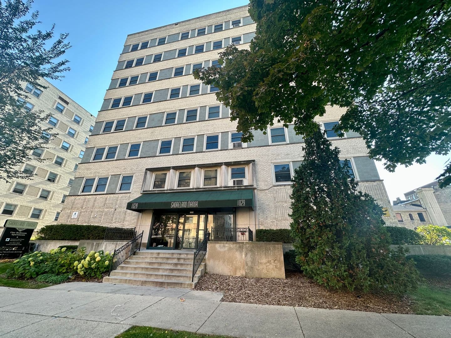 Milwaukee Apartment: 1029 E Knapp St