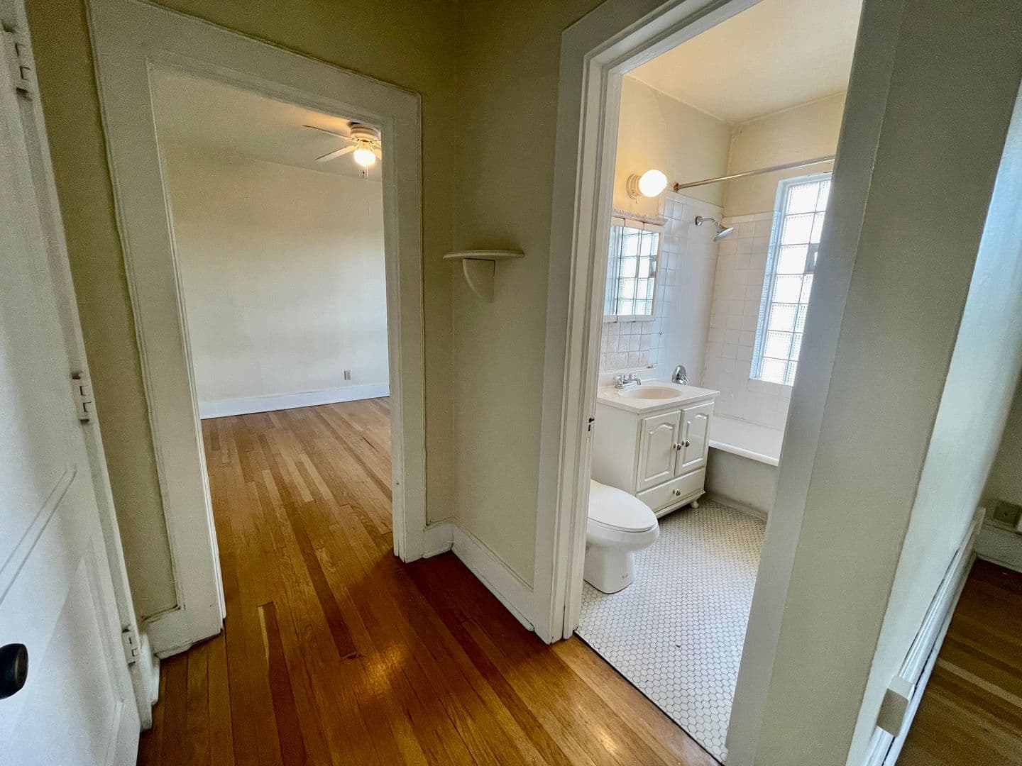 Milwaukee Apartment: 1725 E Park Place