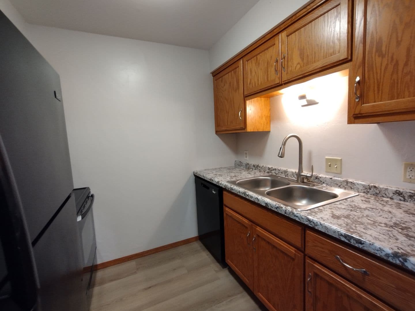 Menasha Apartment: 992 Third Street