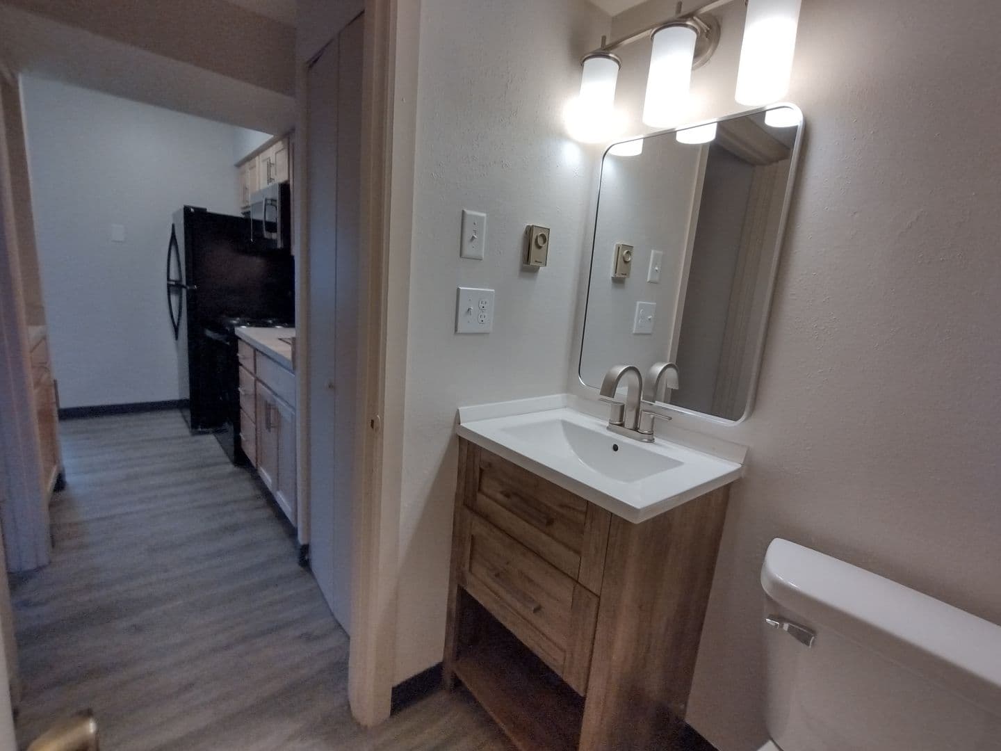Menasha Apartment: 988 Third Street