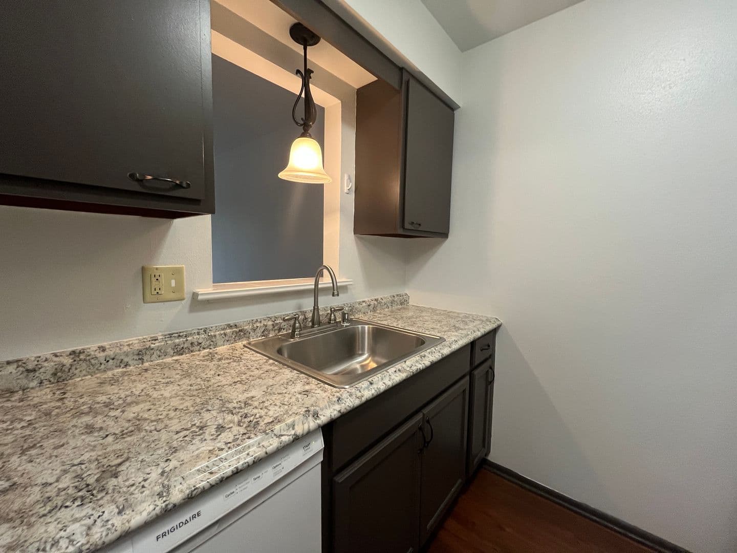 West Allis Apartment: 2821 S 106th St