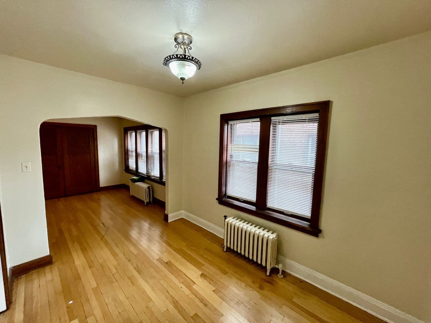 Shorewood Apartment: 4422 N Oakland Ave
