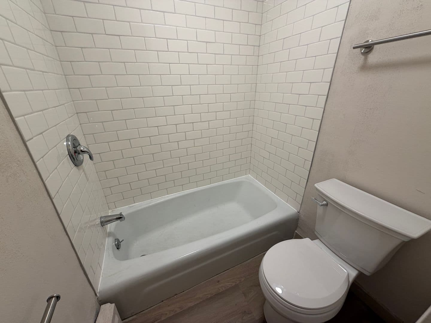 Green Bay Apartment: 1670 Shawano Ave