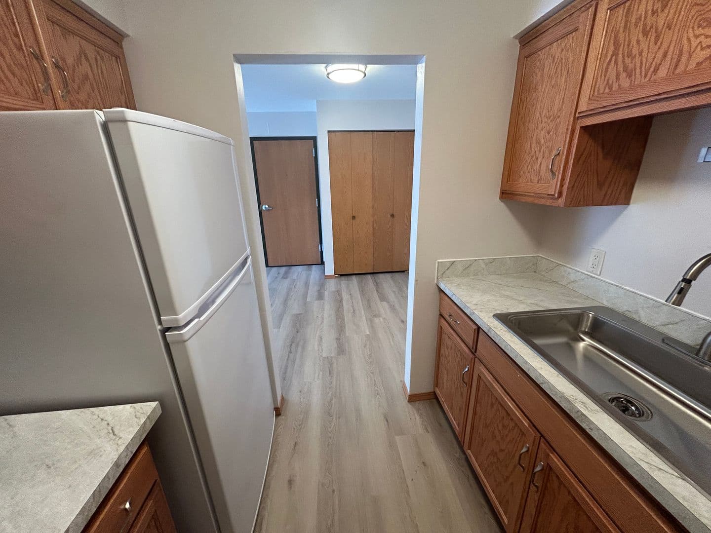 Menasha Apartment: 992 Third Street
