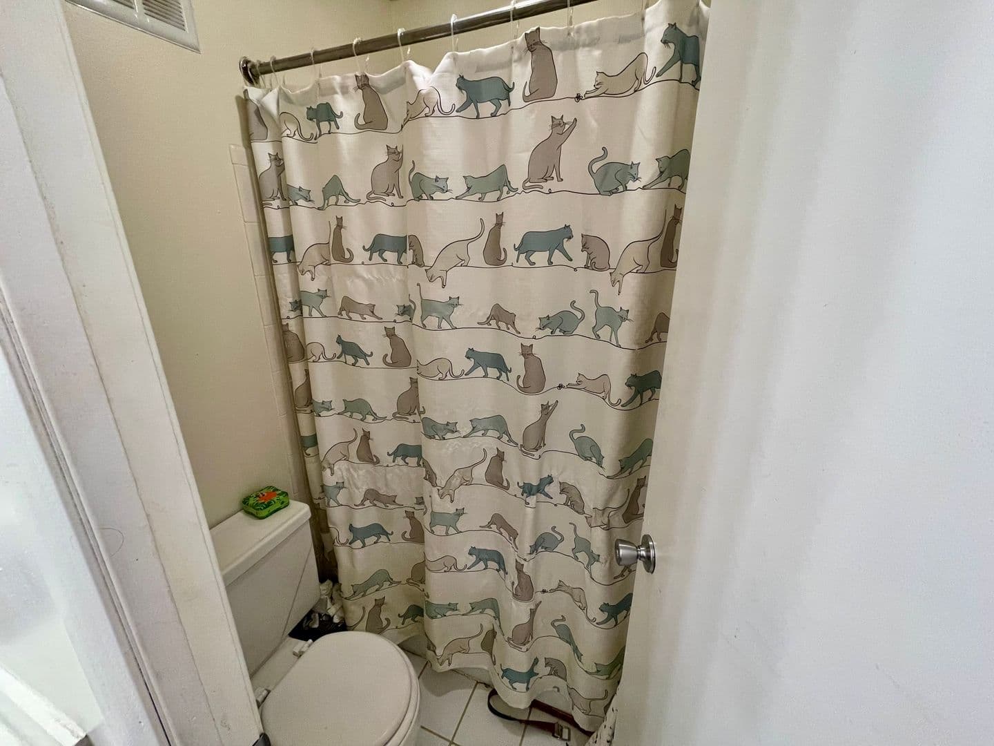 Milwaukee Apartment: 3445 N Oakland Ave