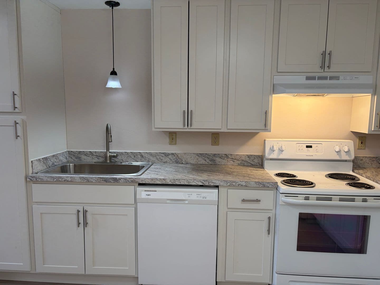 Green Bay Apartment: 2717 Humboldt Rd