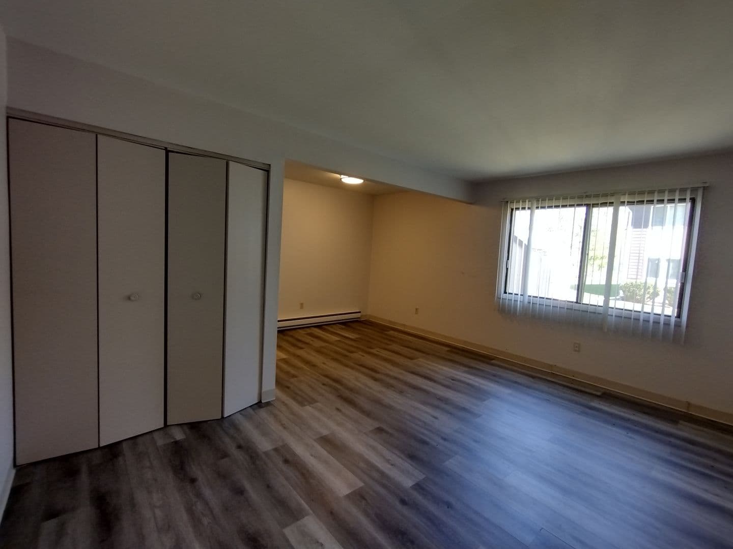 Menasha Apartment: 988 Third Street