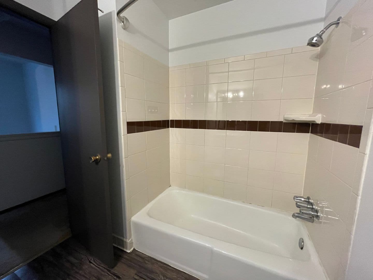 West Allis Apartment: 2821 S 106th St