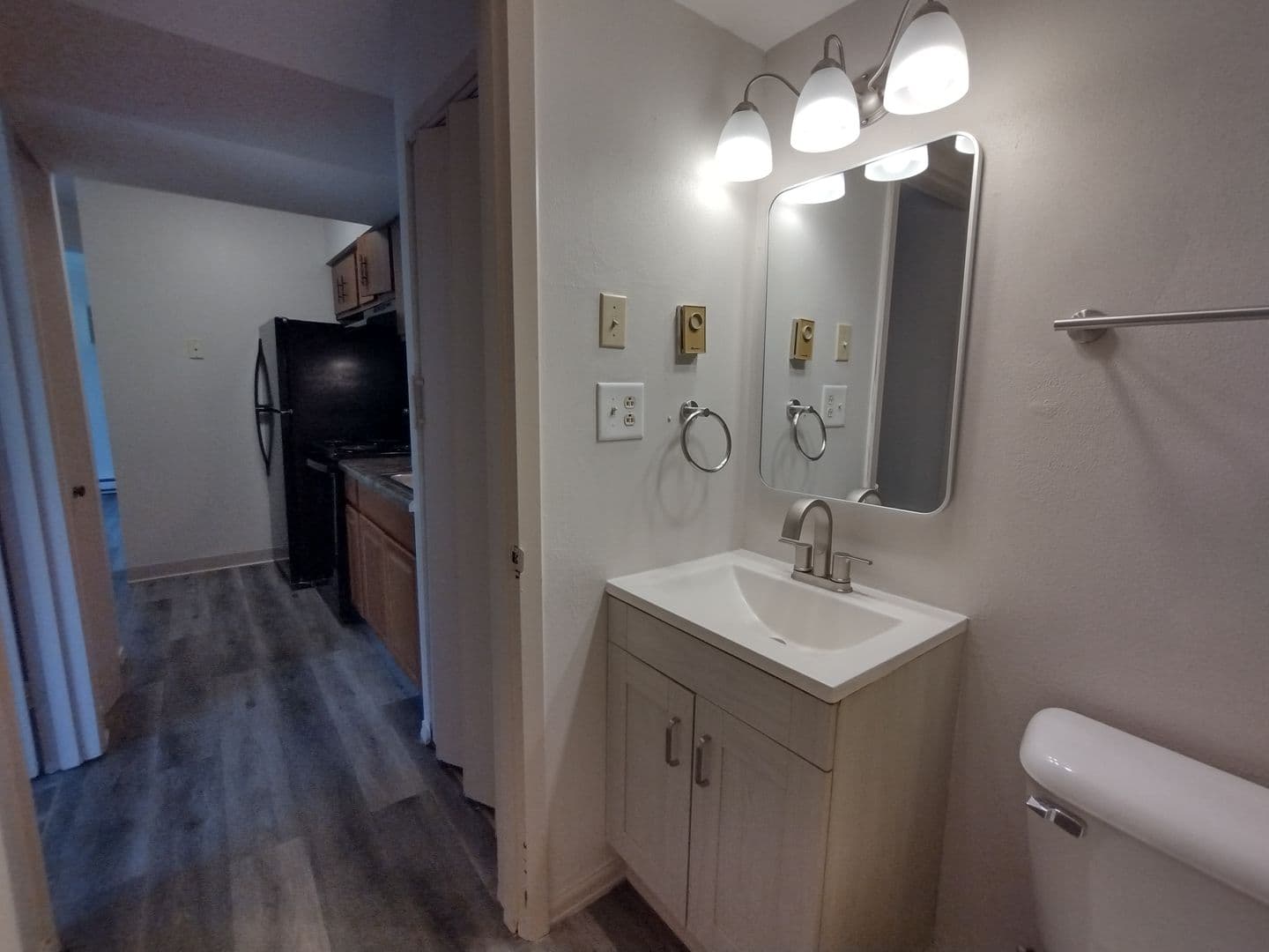 Menasha Apartment: 988 Third Street