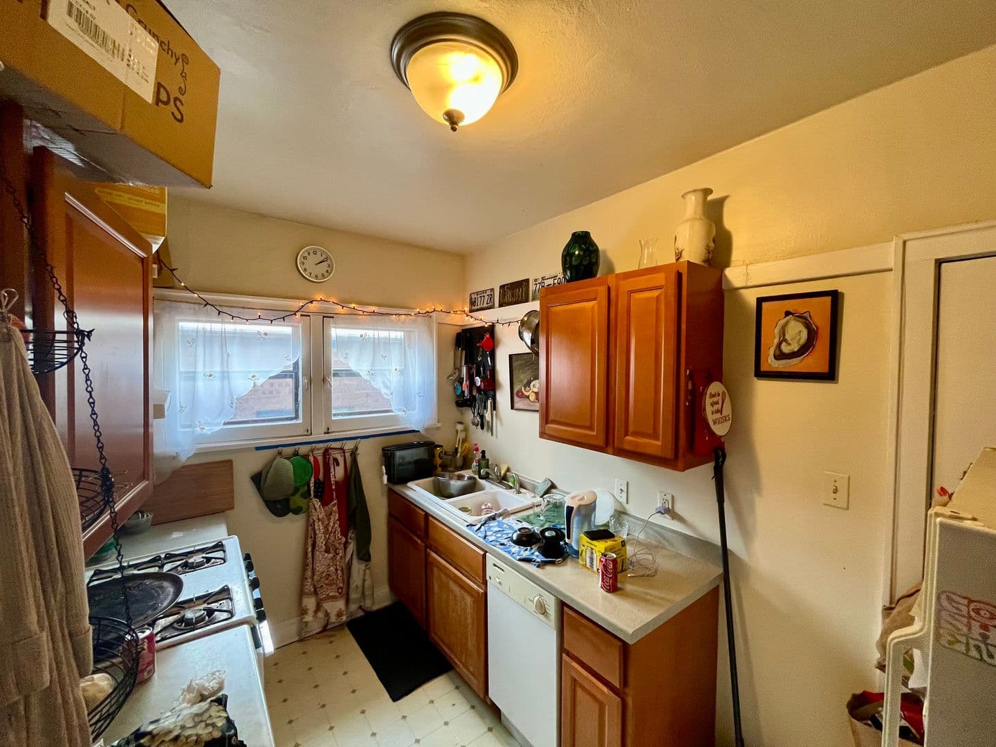 Shorewood Apartment: 4422 N Oakland Ave