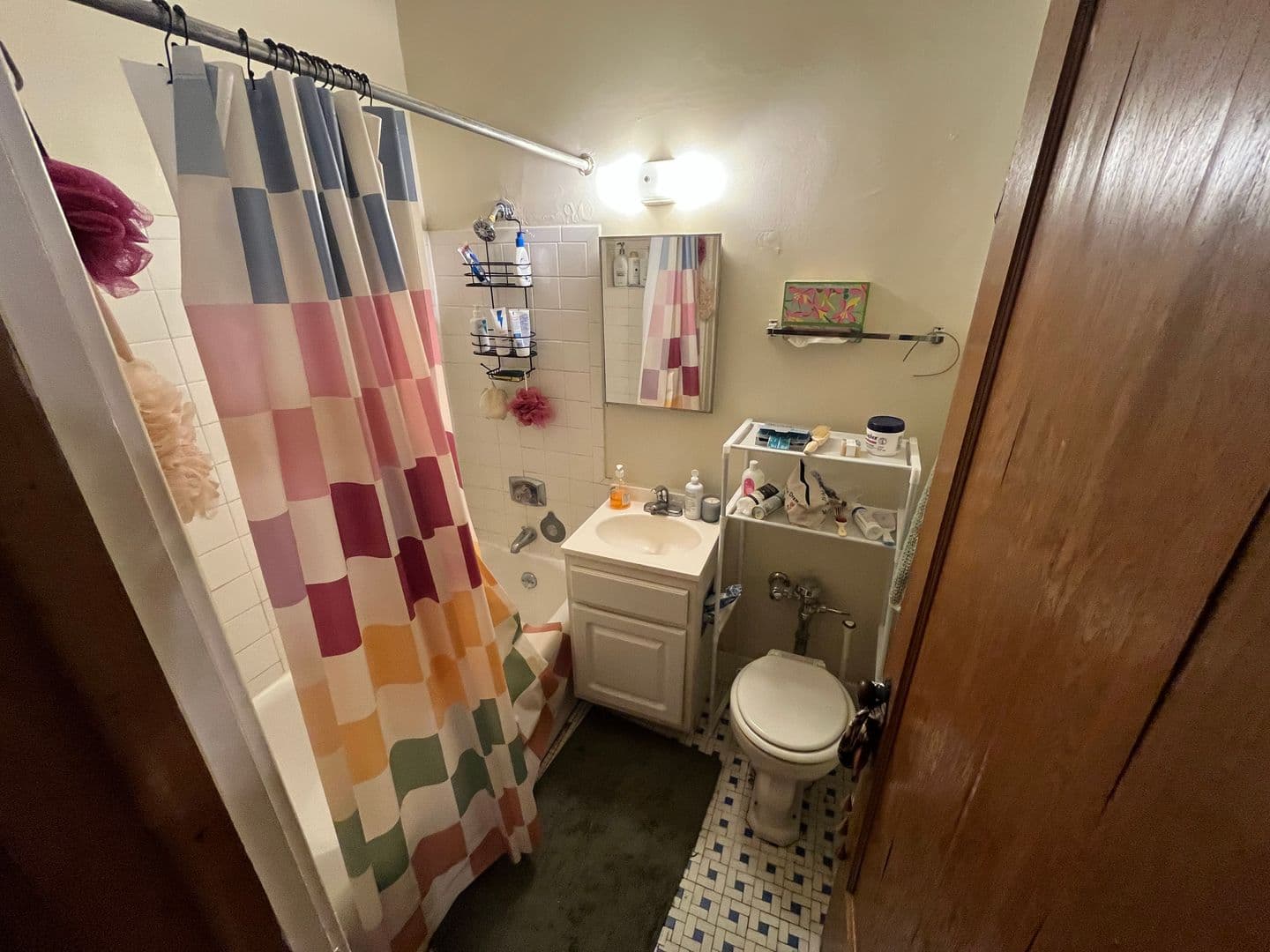 Shorewood Apartment: 4474 N Oakland Ave