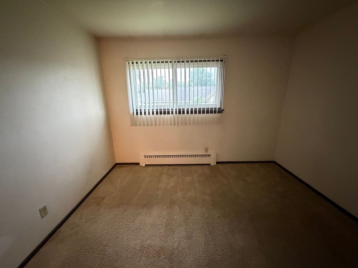 Green Bay Apartment: 127 S Platten St