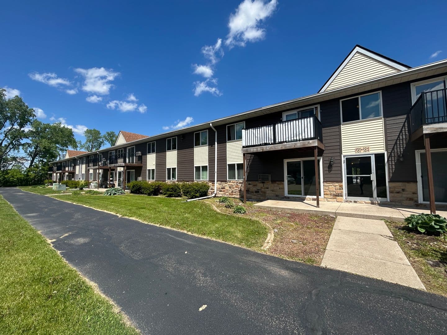 Menasha Apartment: 992 Third Street