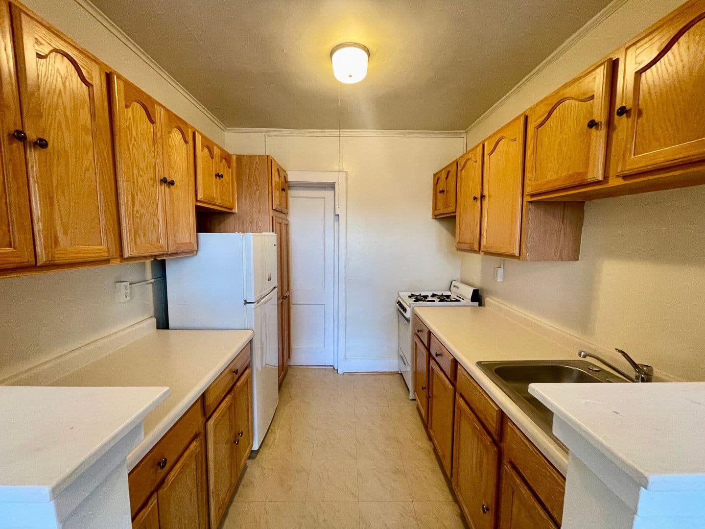 Milwaukee Apartment: 1725 E Park Place