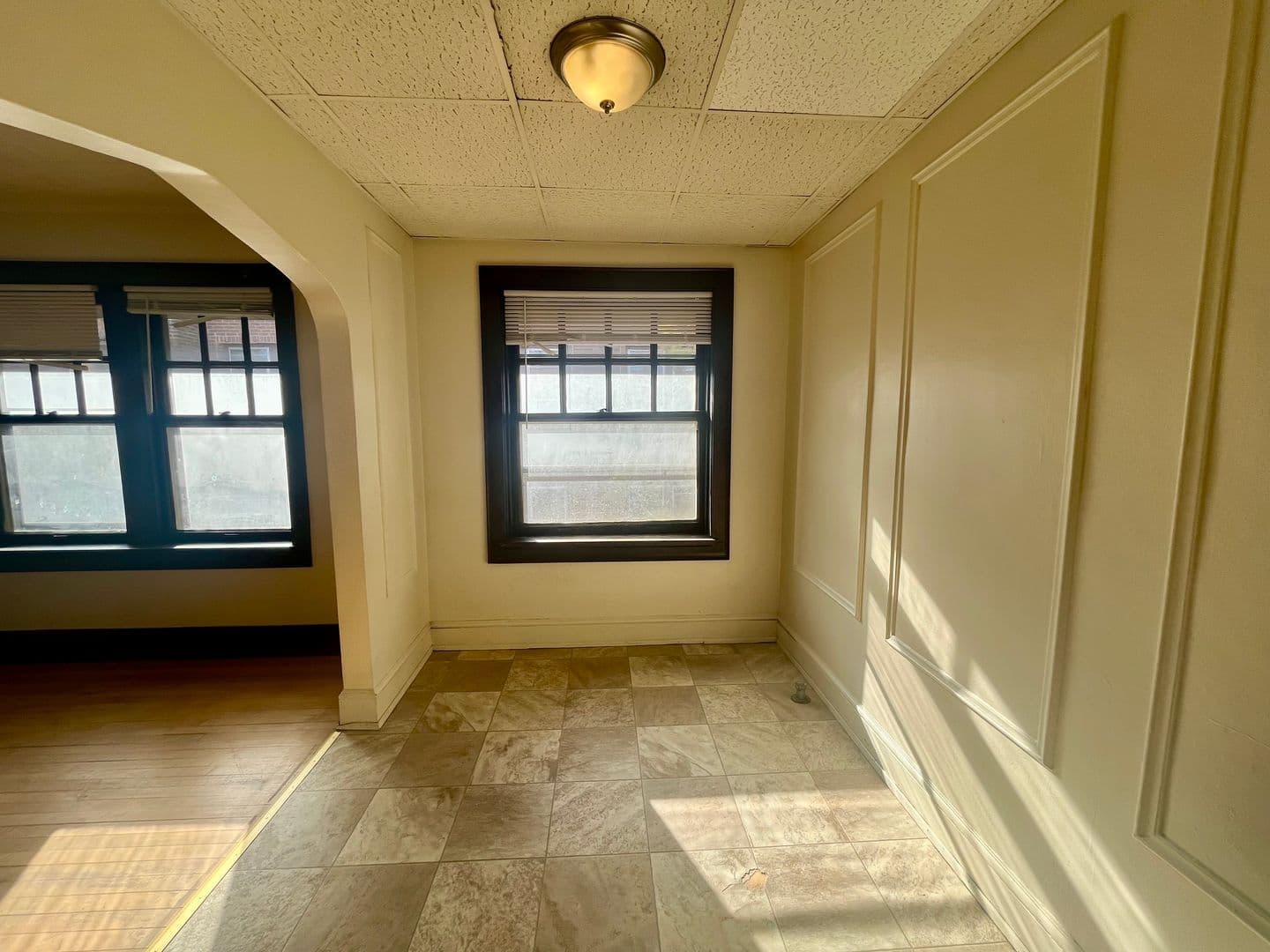 Milwaukee Apartment: 1827 E Park Pl