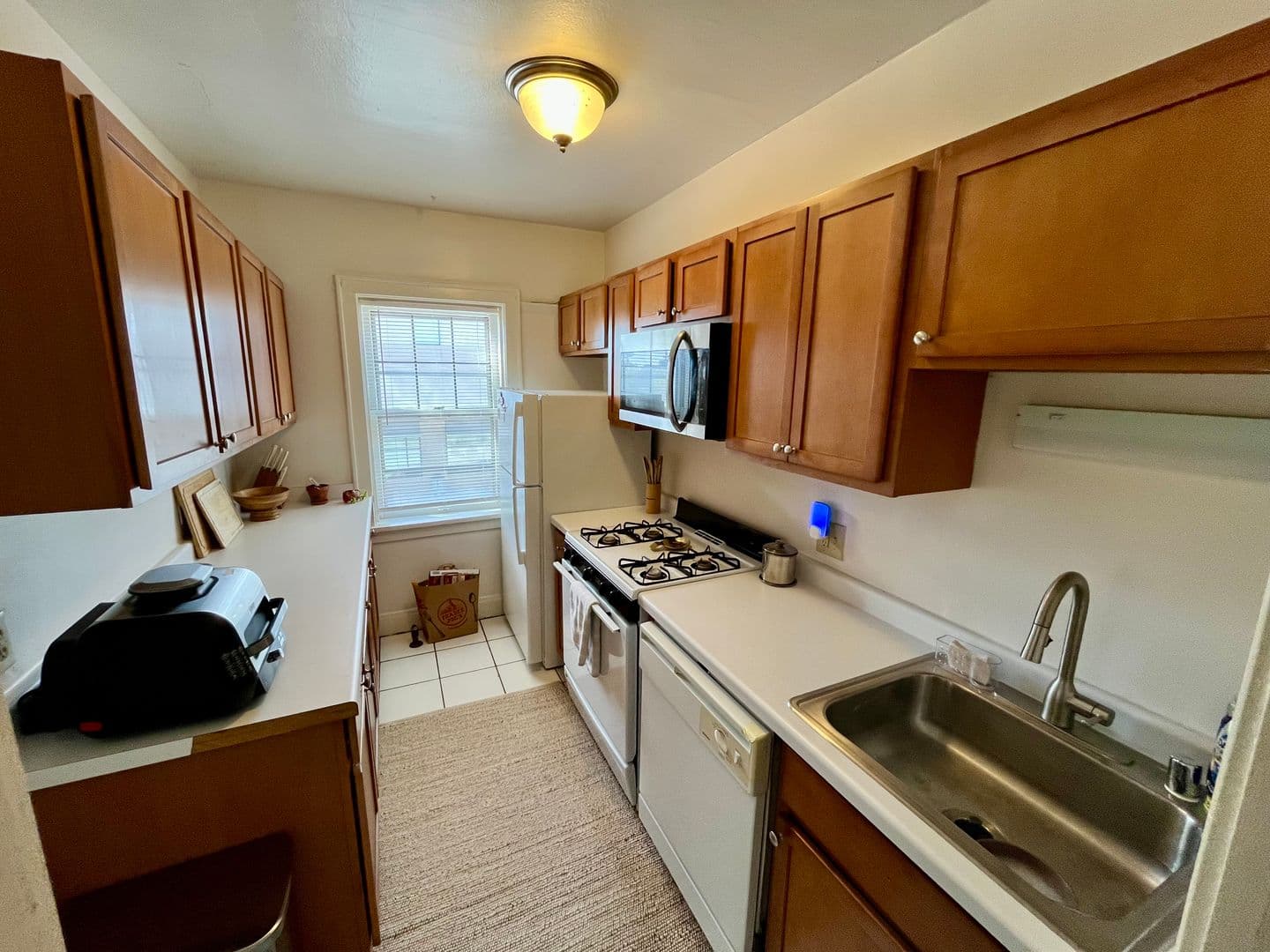 Shorewood Apartment: 1800 E Kenmore Pl.