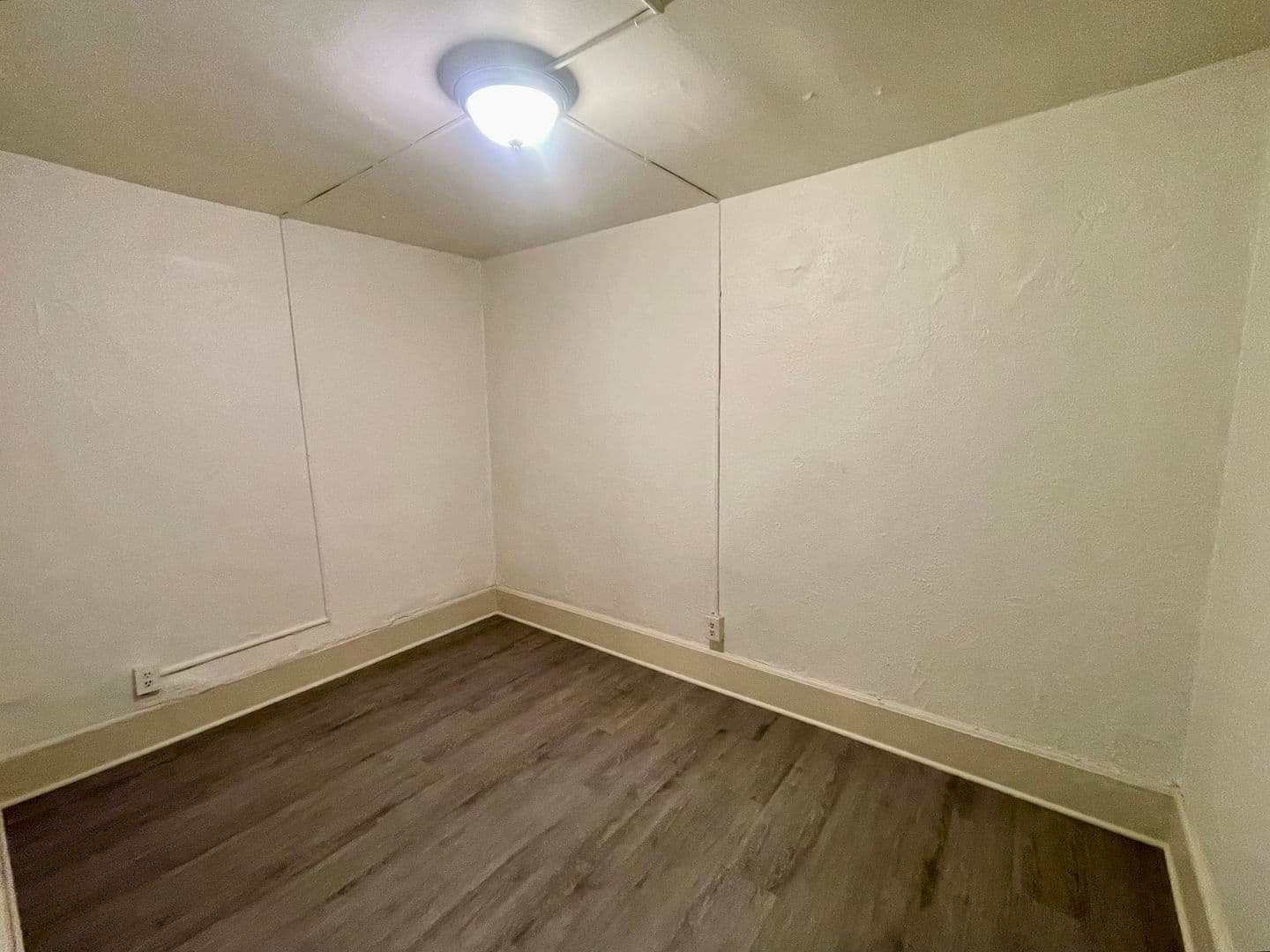 Milwaukee Apartment: 2320 E Belleview Pl.