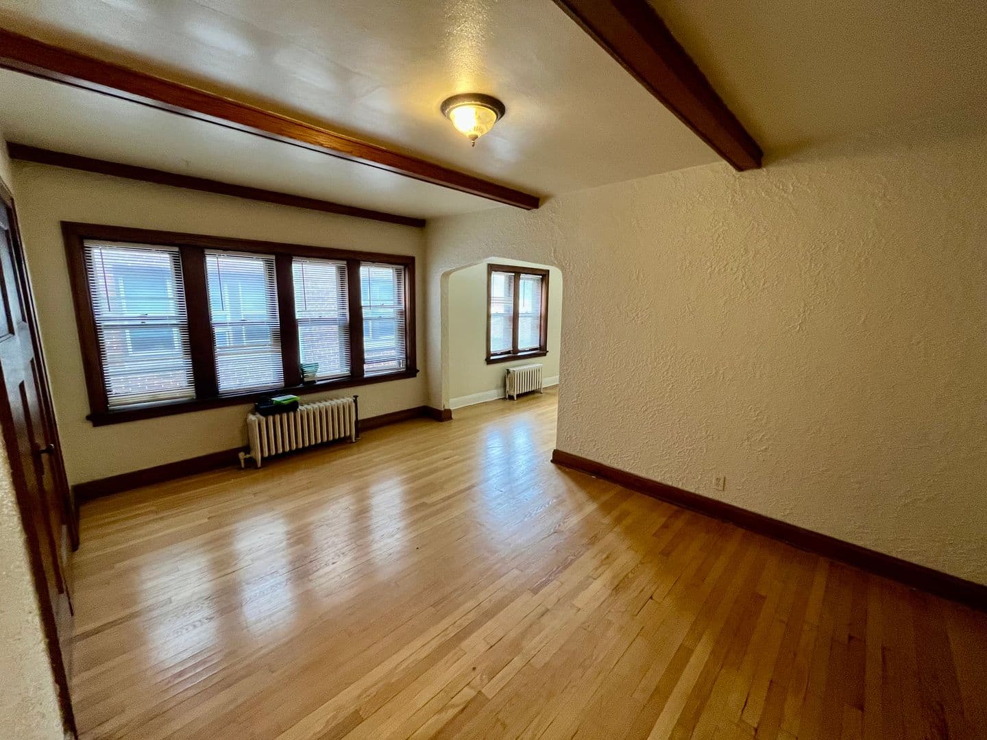 Shorewood Apartment: 4422 N Oakland Ave