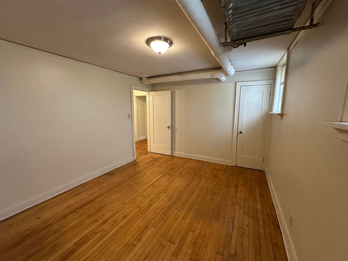 Shorewood Apartment: 3825 N Oakland Ave