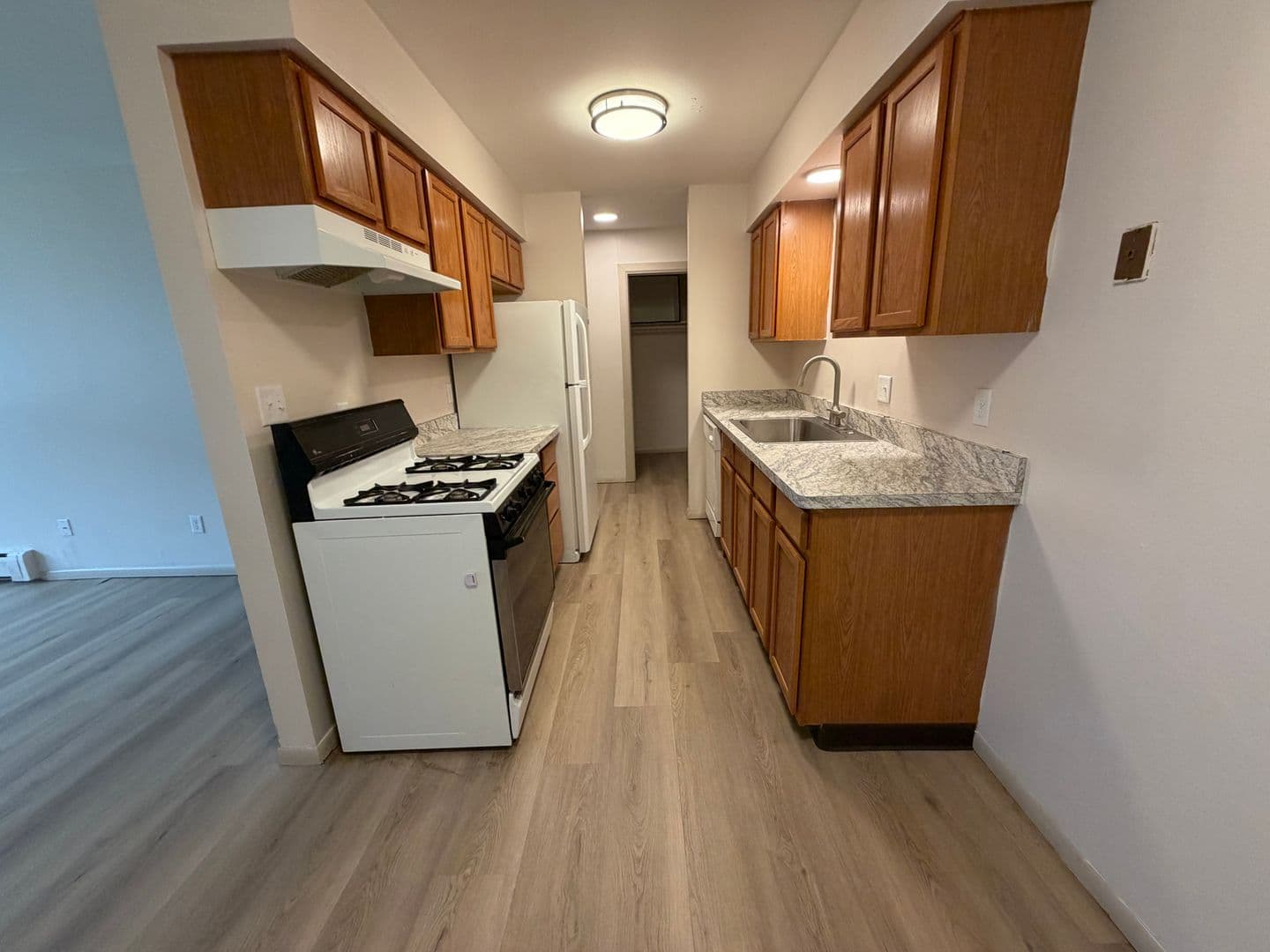 Green Bay Apartment: 1680 Shawano Ave