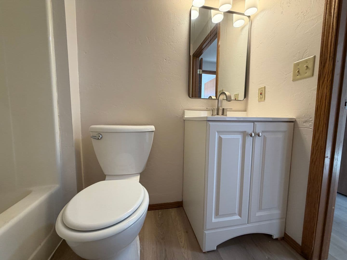 Green Bay Apartment: 2717 Humboldt Rd