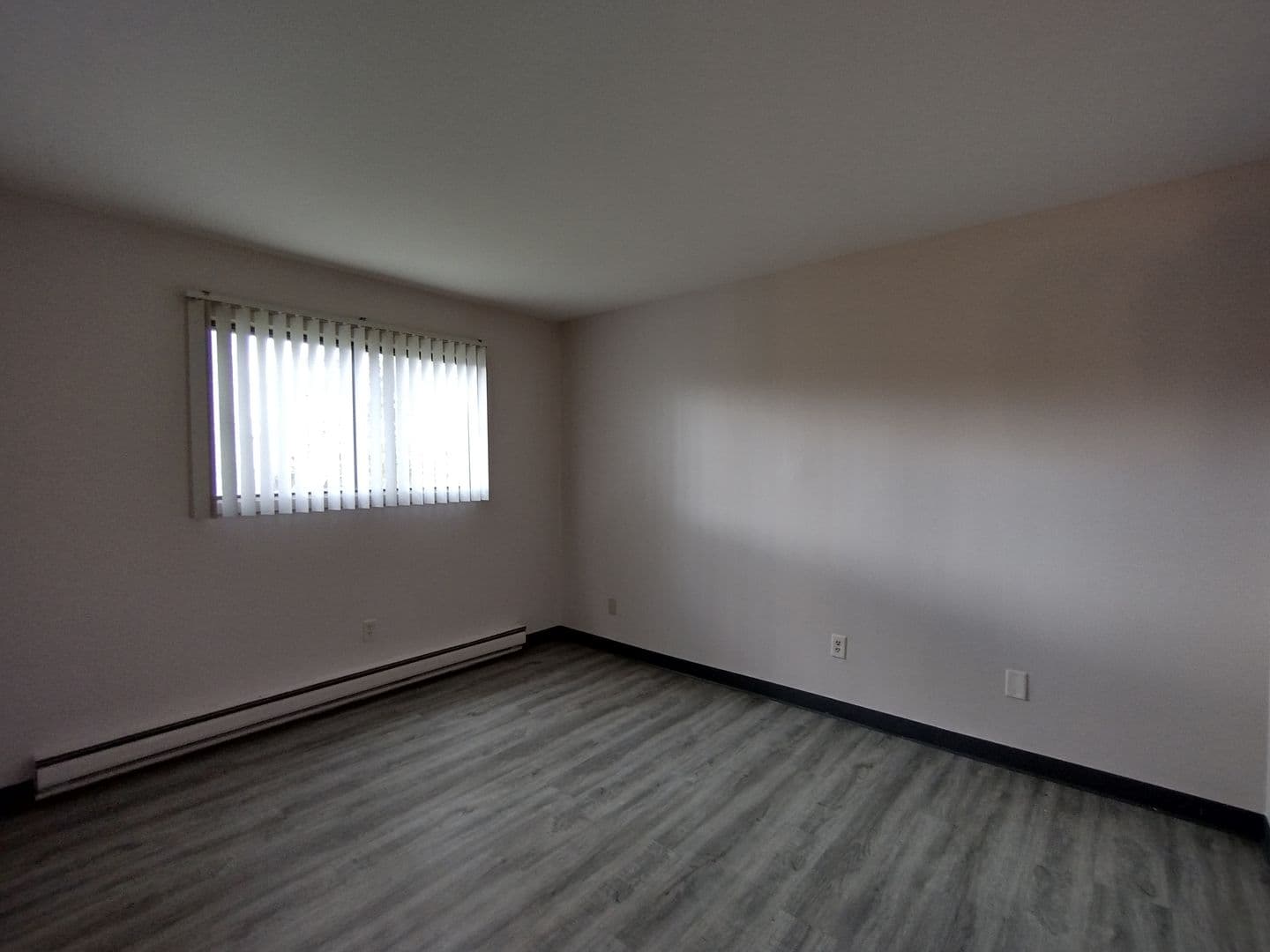 Menasha Apartment: 988 Third Street