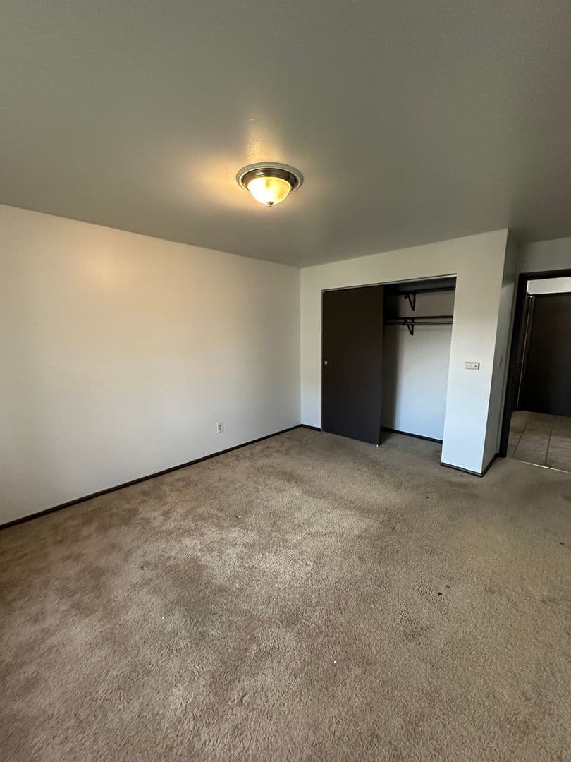 West Allis Apartment: 10628  W Dakota St.