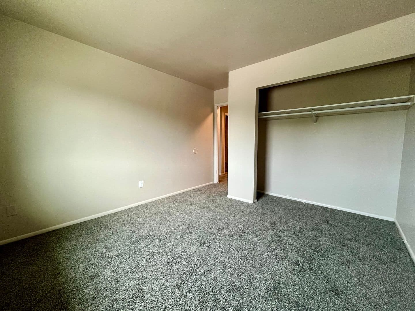 Milwaukee Apartment: 4246 S 60th St