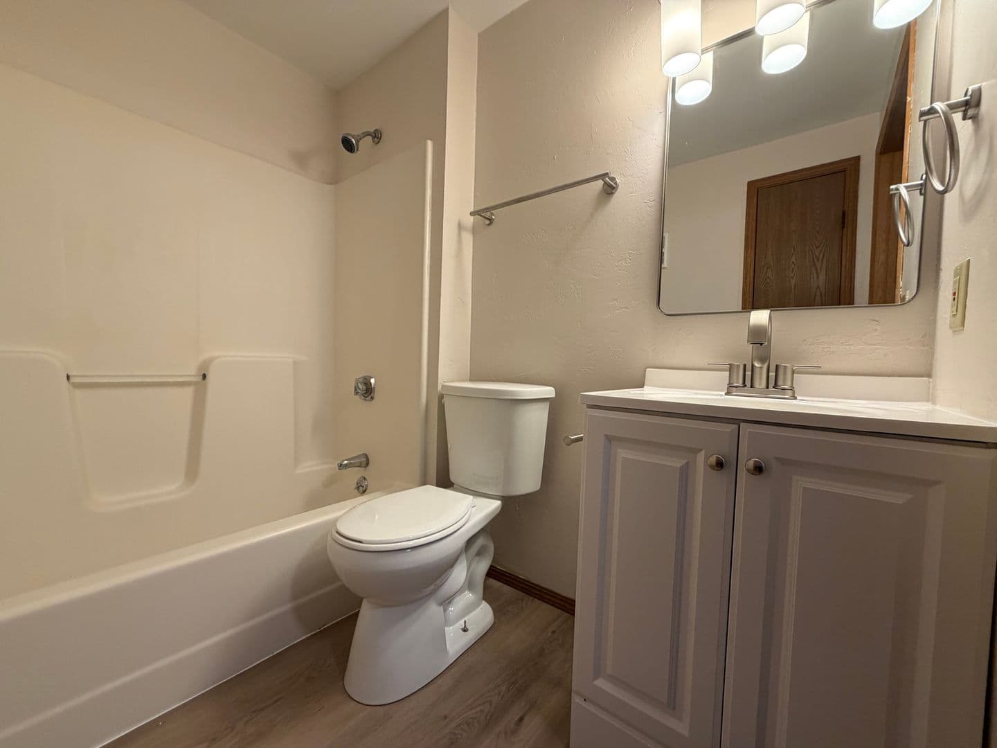 Green Bay Apartment: 2713 Humboldt Rd