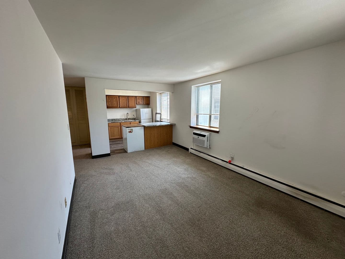 Milwaukee Apartment: 2555 N Farwell Ave