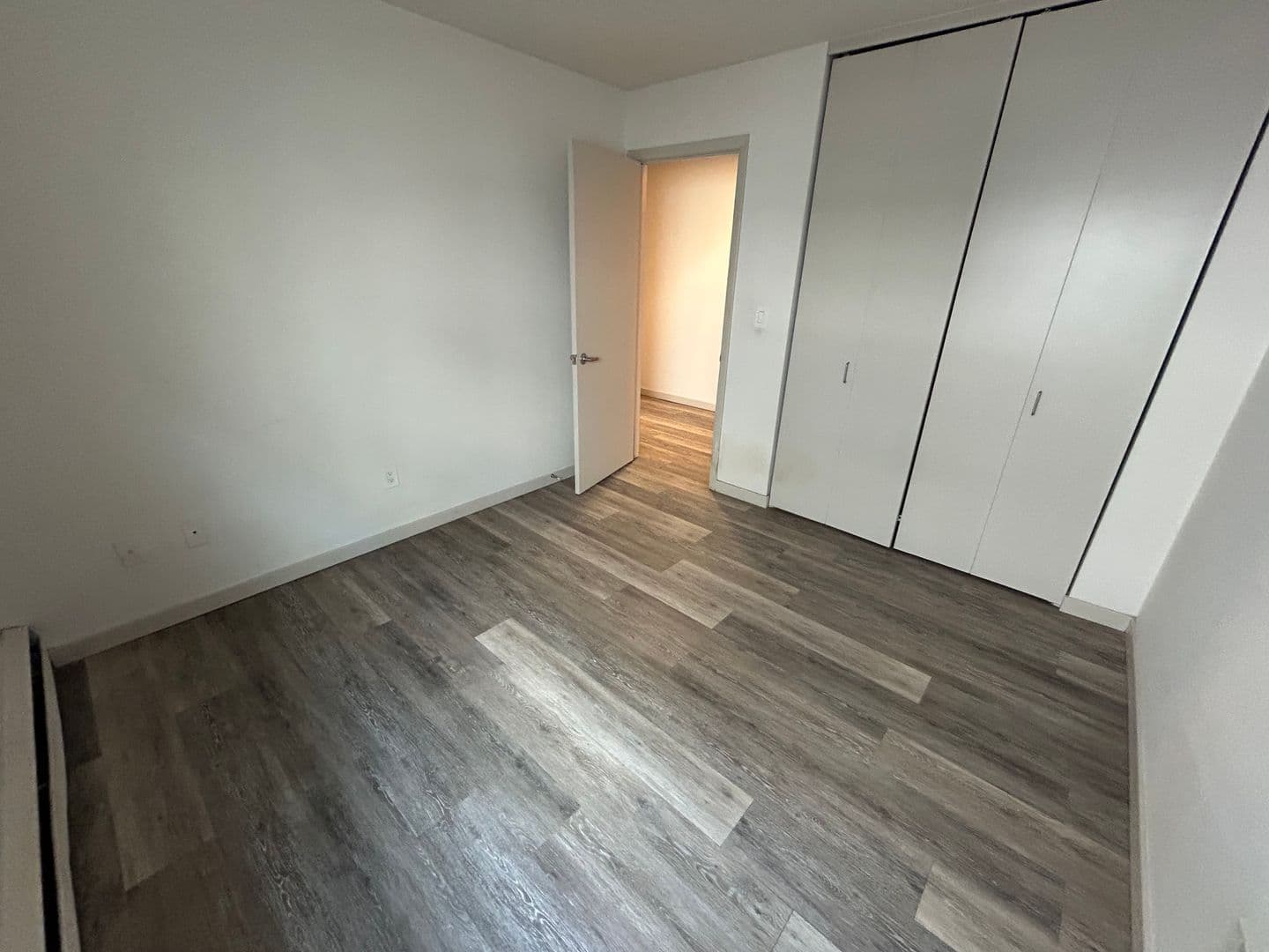 Milwaukee Apartment: 2867 S. Kinnickinnic Ave.