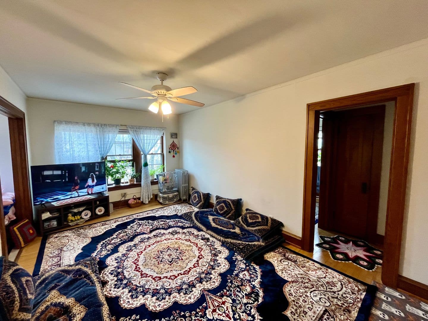 Shorewood Apartment: 4455 N Oakland Ave