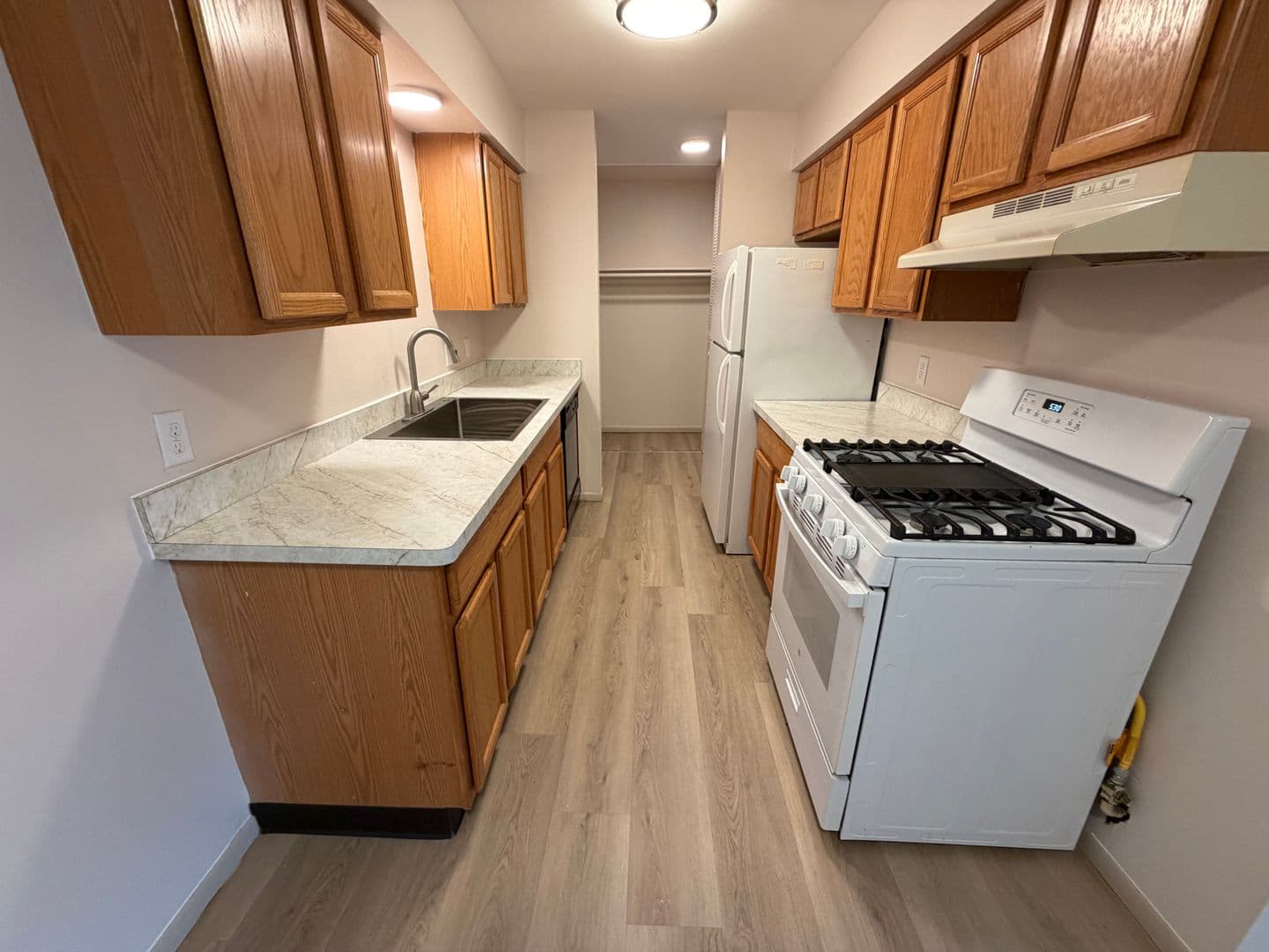 Green Bay Apartment: 1686 Shawano Ave