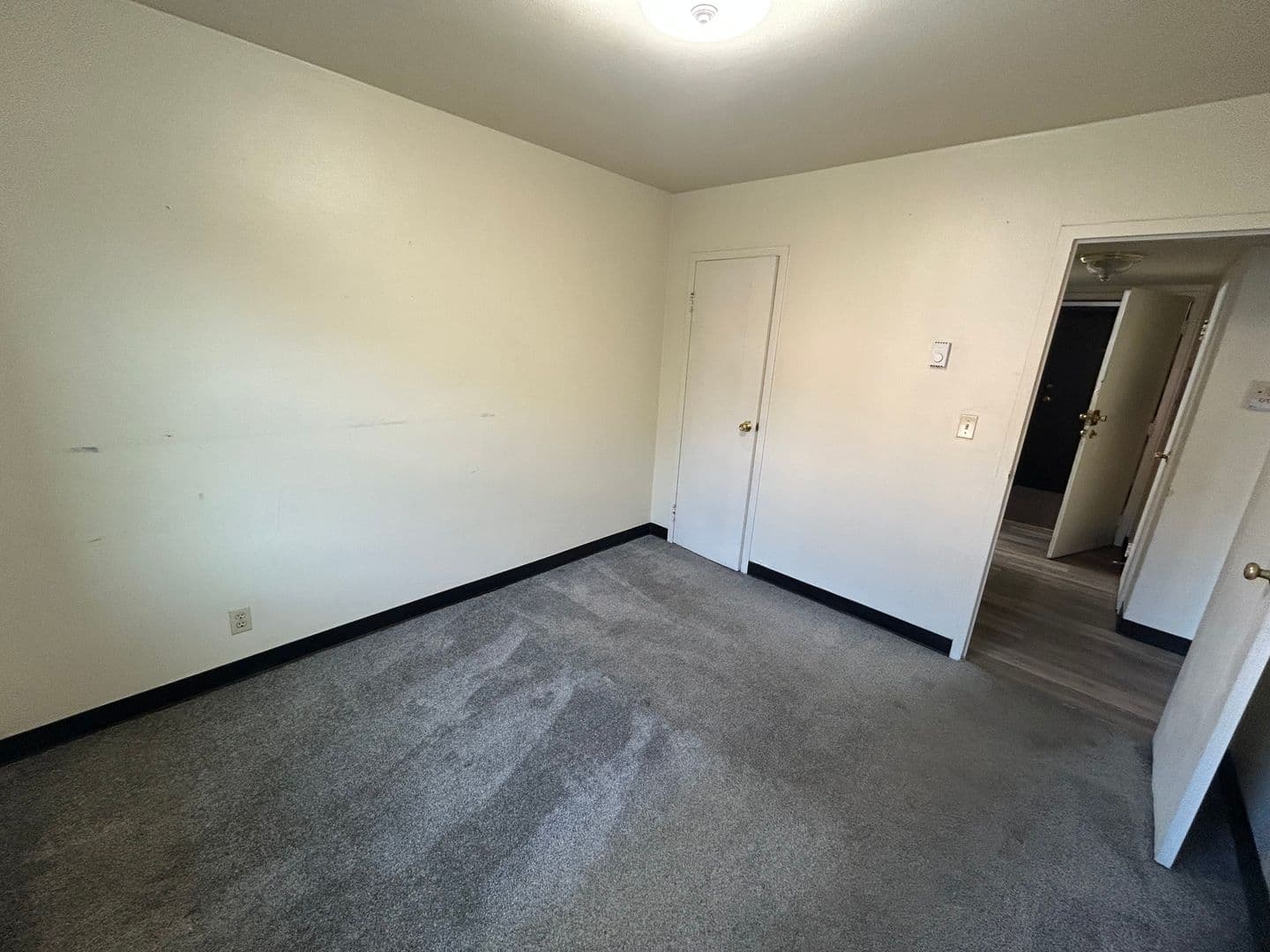 Milwaukee Apartment: 1029 E Knapp St