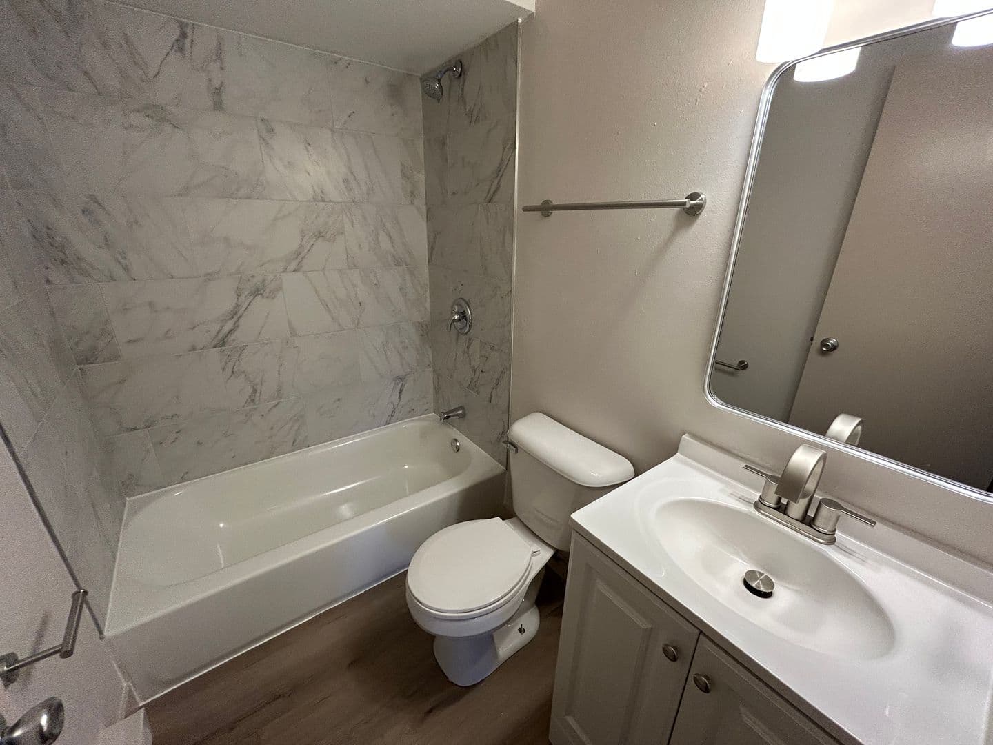 Menasha Apartment: 988 Third Street