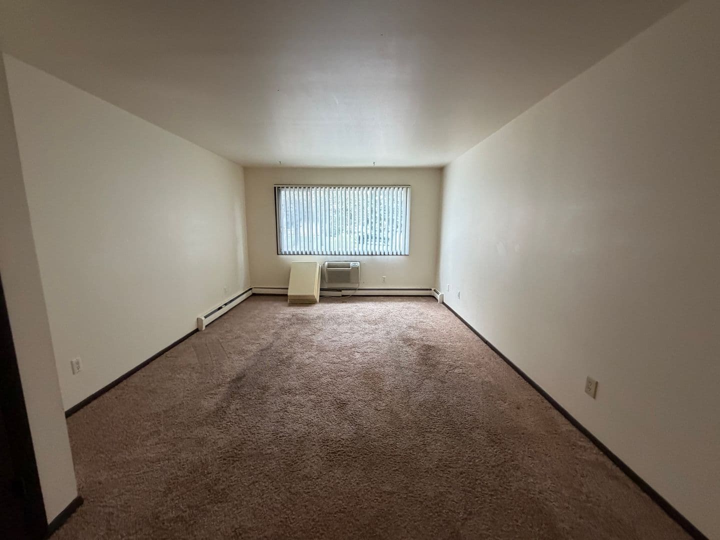 Green Bay Apartment: 1668 Shawano Ave