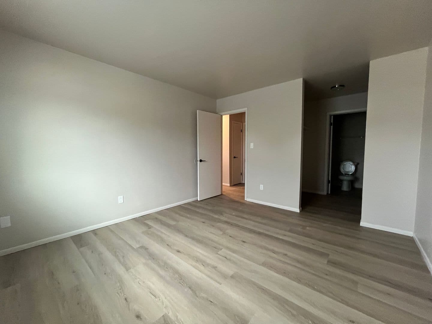 Milwaukee Apartment: 4246 S 60th St
