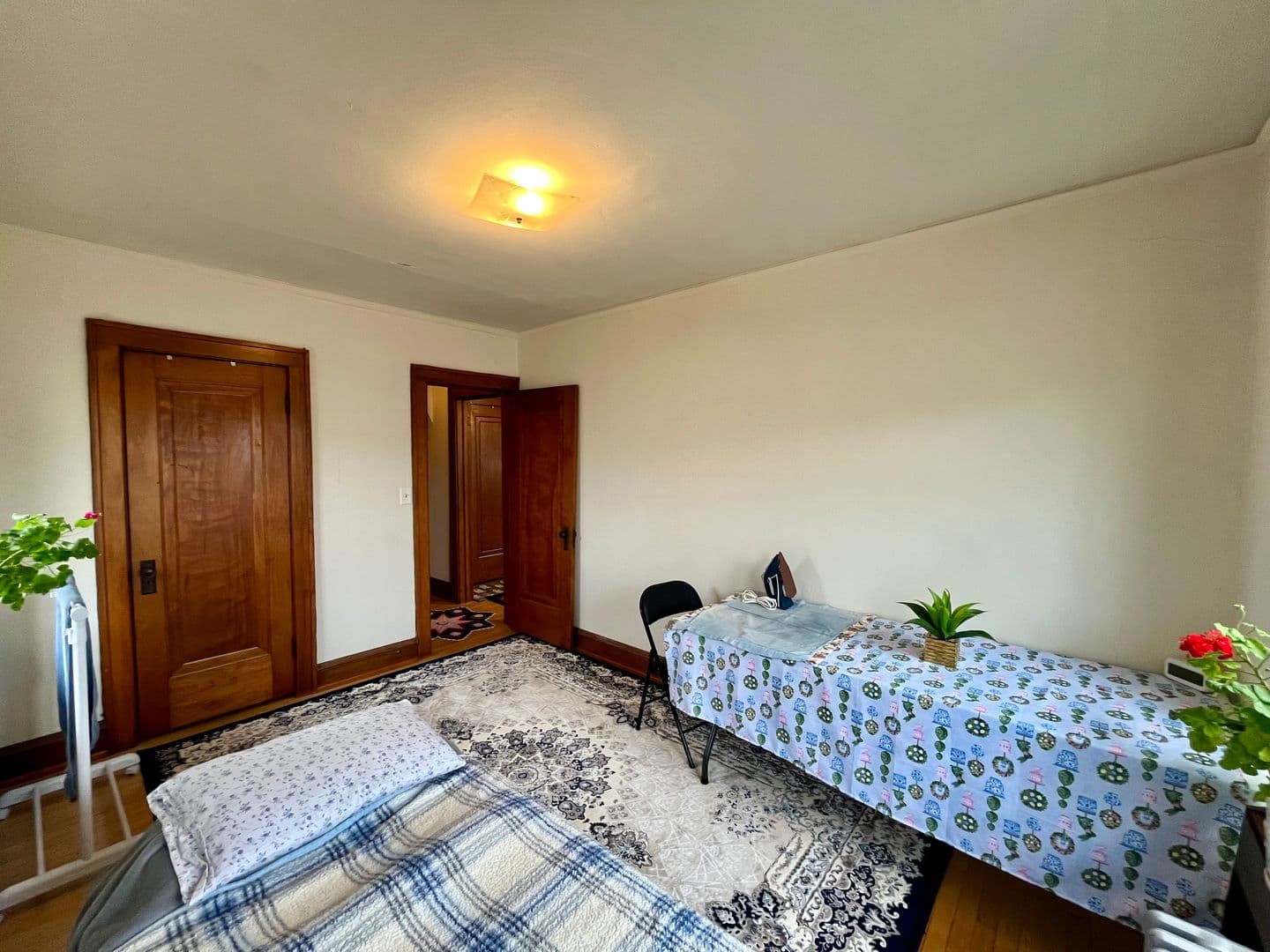 Shorewood Apartment: 4455 N Oakland Ave
