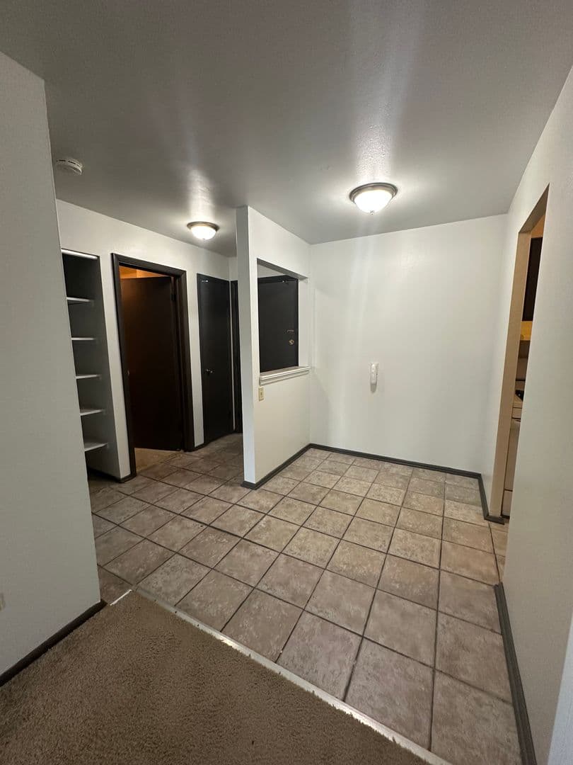 West Allis Apartment: 10628  W Dakota St.