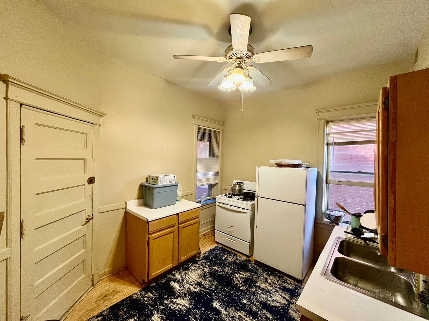 Milwaukee Apartment: 2320 E Belleview Pl.