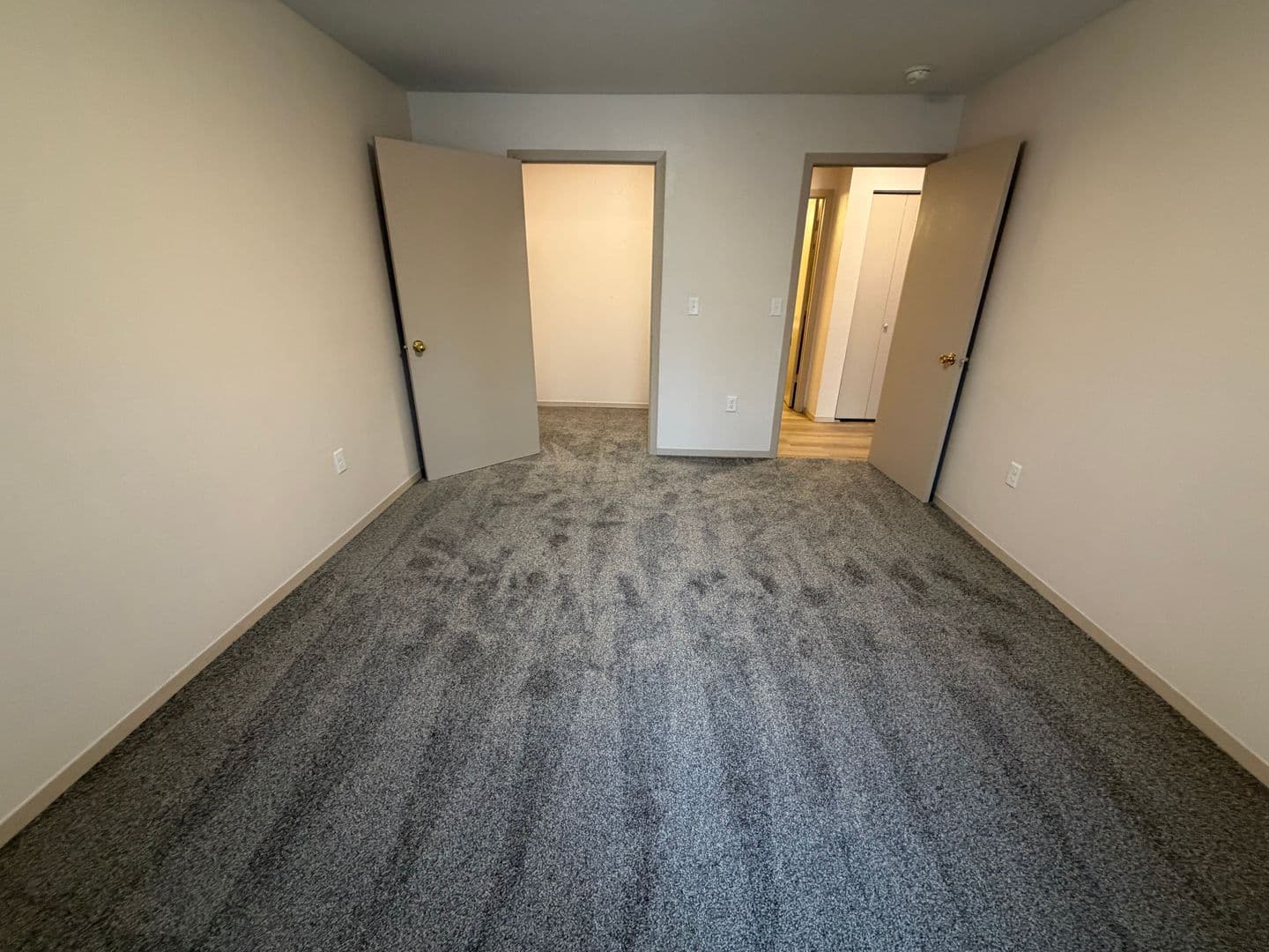 Green Bay Apartment: 1680 Shawano Ave