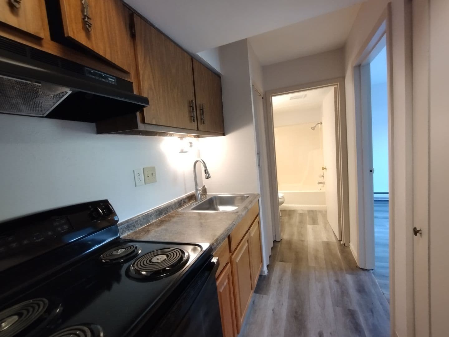 Menasha Apartment: 988 Third Street